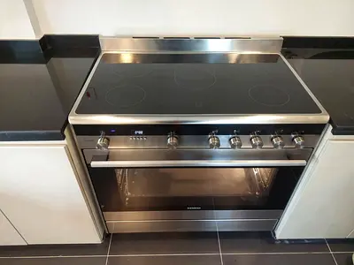 Siemens freestanding electric range with ceramic hob - good condition