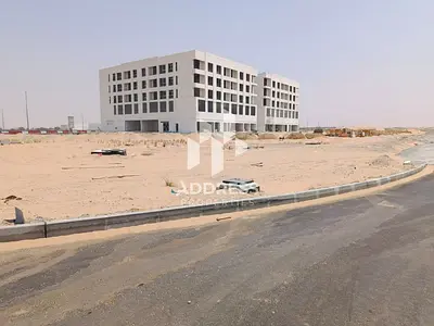 أرض زاوية جاهزة للبناء في السحمة – موقع سكني مميز بالقرب من الحديقة!