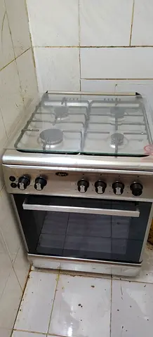 Used 4-Burner Gas Cooker with Oven - Stainless Steel, Glass Top