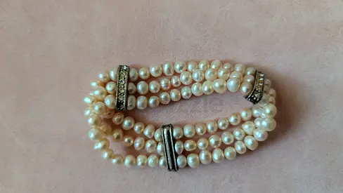 Vintage 3-Strand Pearl Bracelet with Decorative Clasps