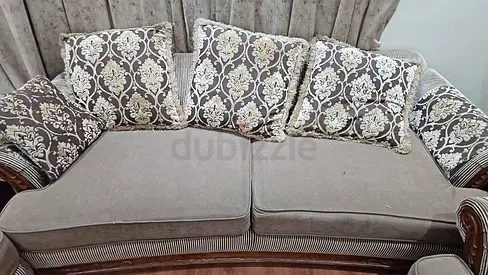 Traditional 3-Seater Sofa with Decorative Cushions - Good condition
