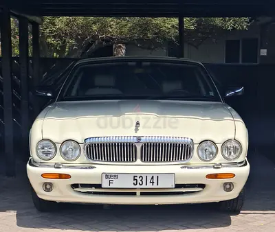 Stunning British Modern Classic | Jaguar XJ8 4.0 V8