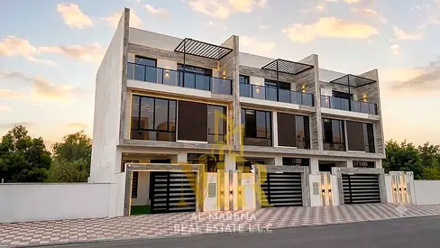For sale directly from the owner, including registration fees. Freehold ownership. Price negotiable. An unmissable opportunity to own a prime property