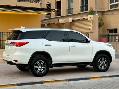 2022 Toyota FORTUNER 照片 2