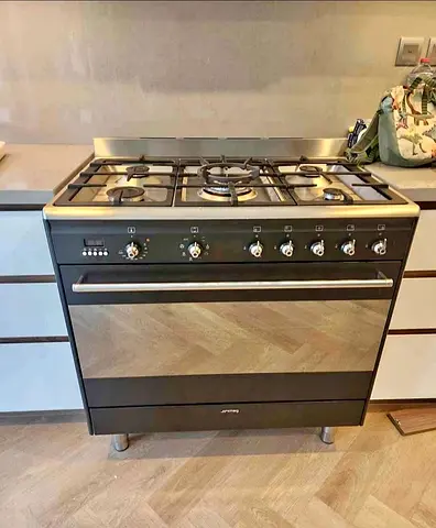 Smeg black edition top gas with electric oven 90cm