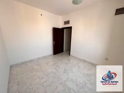Beautiful room and living room, second tenant, in a family building, gas and central air conditioning.