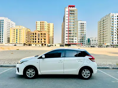 2015 Toyota YARIS — фото 4