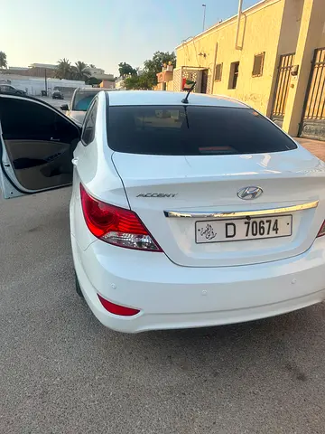 2017 Hyundai ACCENT 缩略图 4
