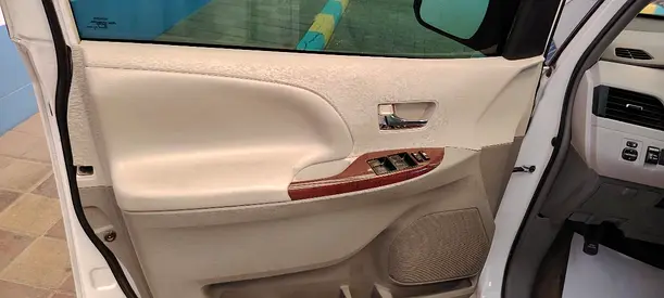 صورة 14 لـ 2011 Toyota SIENNA
