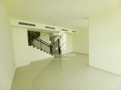 Huge Living Room | Closed Kitchen | Unfurnished