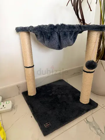 New medium cat scratching post with hammock and sisal posts