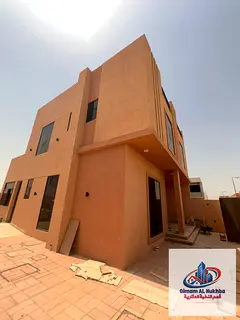 Brand-new 3-floor villa in Al Hoshi, 5 master bedrooms, master majlis, parking for 5 cars, AED 150K.