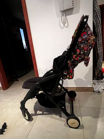 Lightweight foldable baby stroller with colorful seat cover
