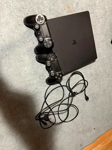 Play Station 4 slim 1 TB
