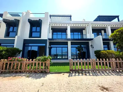 Beach Front | 5 BR & Maid Room | View Of Landmark