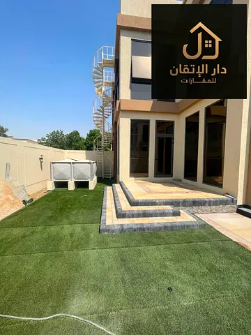 A golden opportunity, a villa in Al Qouz area, with a two-car garage, flexible payment facilities up to 12 installments