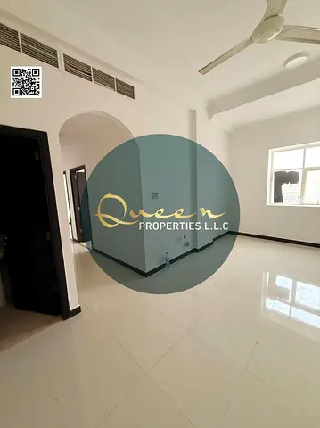 Large space / Prime and vibrant location / Close to services and amenities
