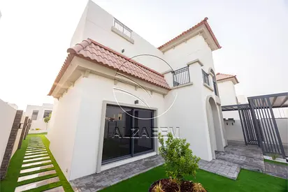 Hot Deal! Single Row Mid - Upgraded | Landscaped Garden