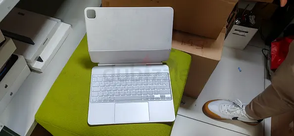 Tablet with detachable keyboard case - white, Brand new not even used once