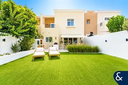 Fully Upgraded | Turnkey | Opposite Park
