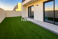 Spacious | 4BR Upgraded | Vacant Now | Negociable