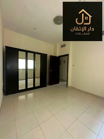شقة غرفة وصالة للإيجار السنوي في النباعة | 26,000 درهم | بدون رسوم | 4 دفعات