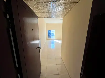 28,000 درهم سنوياً | الروضة 2 – بناية الجيم | غرفة وصالة