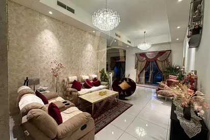 STUNNING 4BR VILLA / VACANT / PRIME LOCATION