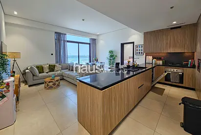 1,169 SQFT | TOP FLOOR | VACANT ON TRANSFER