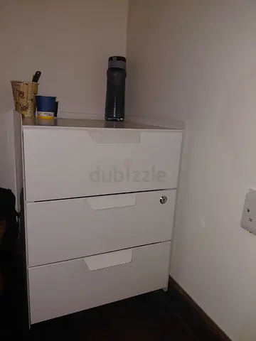 white 3-drawer chest / small cabinet - good condition