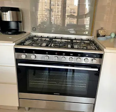 Siemens Italy 5 Burner Gas Cooking Range Like new Condition