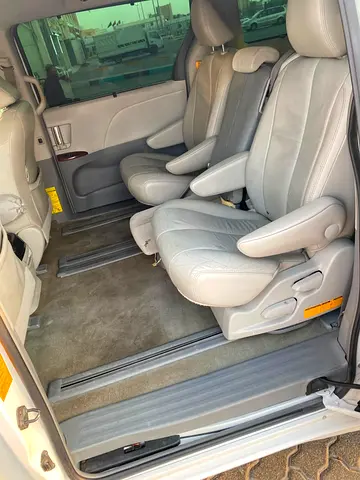 صورة 10 لـ 2011 Toyota SIENNA