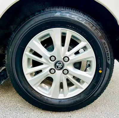2015 Toyota YARIS — фото 5