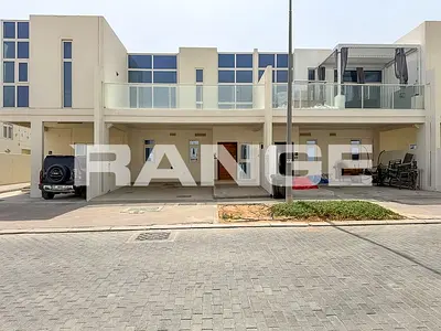 Single Row | Spacious 3 Bedroom| Vacant