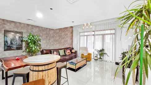 4 BED | UPGRADED | 3 PARKING | CHILLER FREE