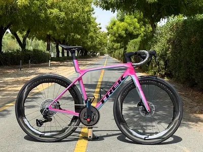 TREK Madone SLR Gen-8 Project-One (2026) - Synthwave Color