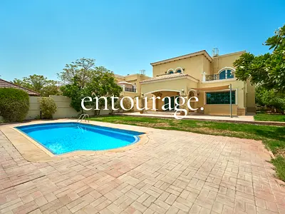 Legacy | Private Pool | District 4