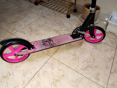 Pink kids kick scooter — used, good condition