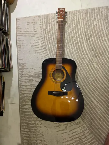 Used yamaha acoustic guitar - good working condition