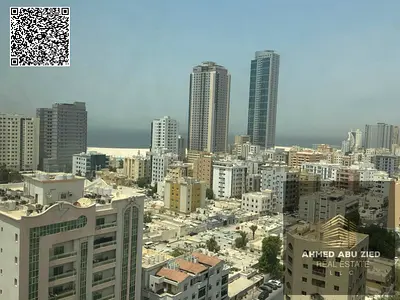 أكبر شقة غرفتين وصالة بإطلالة بحرية مباشرة في الرميلة 1 كورنيش عجمان، غرفتين ماستر، 3 حمامات، غرفة غسيل، بلكونة وتشطيب ممتاز، الإيجار 53 ألف و4 دفعات