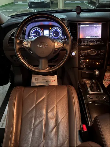 2018 Infiniti QX70 — фото 11