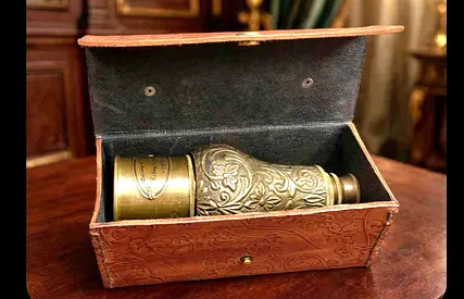 Majestic vintage dollond London telescope 45 cms big with 2km range from London with leather case