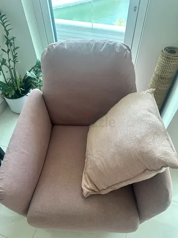 Comfortable single armchair with cushion - neutral roze