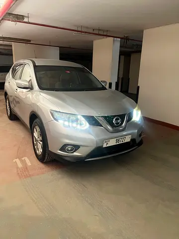 Selling my Nissan X- Trail 2016- 4WD- GCC specification- Al Futtaim purchased