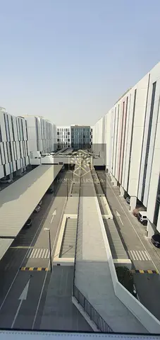 استوديو أنيق للإيجار | إيست فيليج | 32 ألف درهم