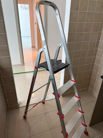 Lightweight Aluminum Step Ladder - 5 Steps, Foldable