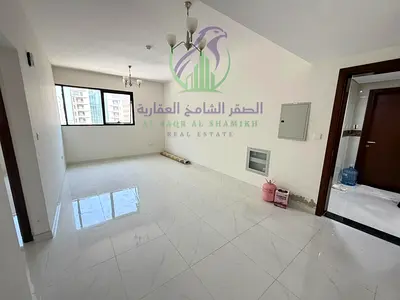 غرفه وصاله اول ساكن الممزر مع باركينج مجاني مع بلكونه اتنين حمام مع اطلاله مفتوحه علي مخرج دبي