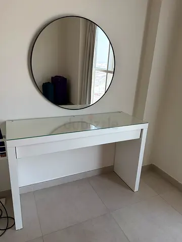 White dressing table/vanity with mirror and storage - Perfect condition