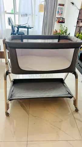 Giggle Watson Adjustable Bedside Bassinet - Grey, Good Condition