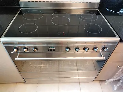 Smeg 5 Zone Full Electric Ceramic Cooker Range. Made Italy